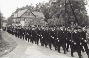 Fest des Kriegervereins zum 65jährigen Bestehen 1862-1937. Festzug. Nr. 16: Gruppe der Veteranen des 1. Weltkrieges in Marbach