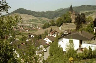 Kappelrodeck: Blick von der Höhe auf Schloss Rodeck und Ort