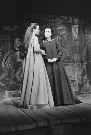 Reportage aus der Inszenierung "König Lear" von W. Sakespeare, Regie W. Langhoff, mit W. A. Kleinau als Lear u.a., Deutsches Theater Berlin, 1957