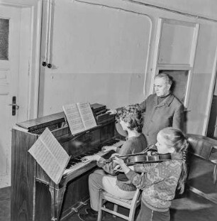 Volks-Musikschule : Bautzen. Unterricht in der Musikschule