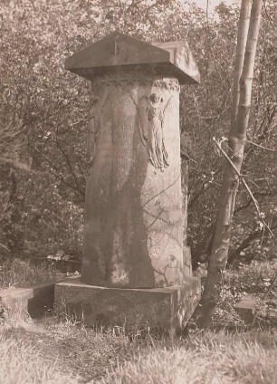 Dresden, Eliasfriedhof. Grabmal der Familie Thormeyer