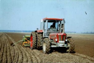 Fotografie: Kastendrillmaschine, Zwillingsreifen, Allradtraktor