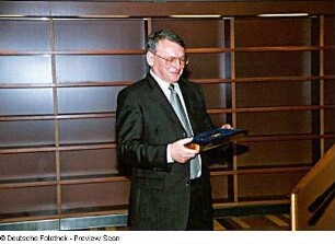 Bauübergabefeier. Prof. Jürgen Hering nach der Schlüsselübergabe