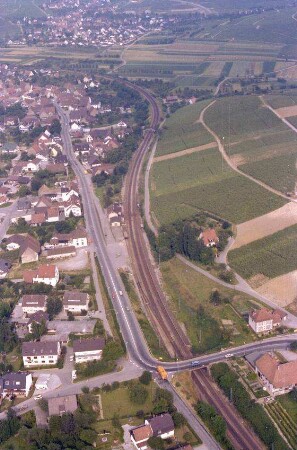 Schallstadt, Wolfenweiler: Überführung und Bahnhof