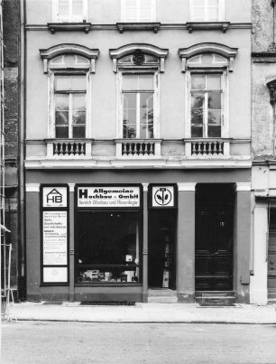 Görlitz-Altstadt, Elisabethstraße 5. Wohnhaus mit Laden (um 1850). Straßenfront (Teilansicht)