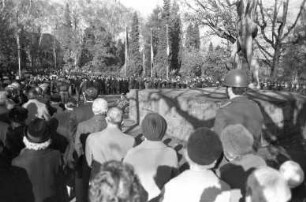 Gedenkstunde am Volkstrauertag für die Gefallenen der beiden Weltkriege auf dem Karlsruher Hauptfriedhof