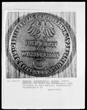 Goethemedaille für Kunst und Wissenschaft, verliehen an Carl Bantzer