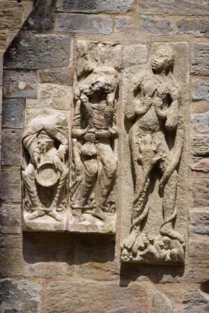 Frankreich. Limousin. Correze. Beaulieu sur Dordogne. Eglise Saint Pierre. Abteikirche. Skulpturengruppe an Aussenwand