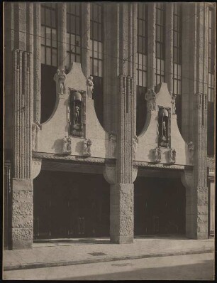 Warenhaus Leonhard Tietz AG, Düsseldorf: Ansicht des Hauptportals des Warenhauses Leonh. Tietz in Düsseldorf