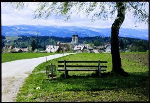 St. Märgen: Frühling, Blick vom Rankmühlenweg auf St. Märgen