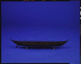 Vollmodell eines Nydam-Bootes, deutsches seegehendes Ruderboot, um 320, Maßstab 1:50