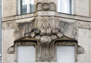 Zwei Pelikane und Ornamentik