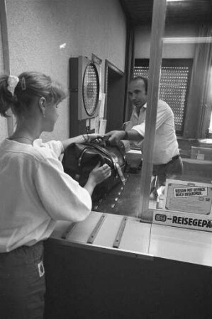 Gepäcktransport-Service beim Postamt Neureut