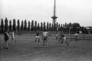 Avus-Sportplatz; Übungsspiel mit Netz