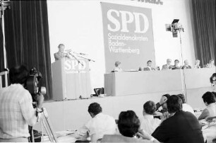 Freiburg: Stadthalle; SPD-Parteitag, Willy Brandt am Rednerpult