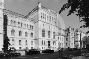 Hauptgebäude der Universität Lettlands (Latvijas universitāte) in Riga