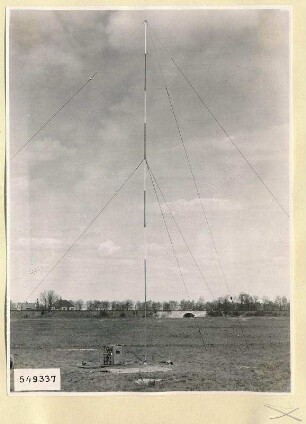 Normalfeld-Generator Typ HF 2849, Antenne im Einsatz, Foto 1954