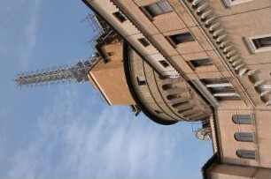 Rom - Radio Vatikan : Sendeanlage am Gebäude von Radio Vatikan in Rom, aufgenommen im April 2004