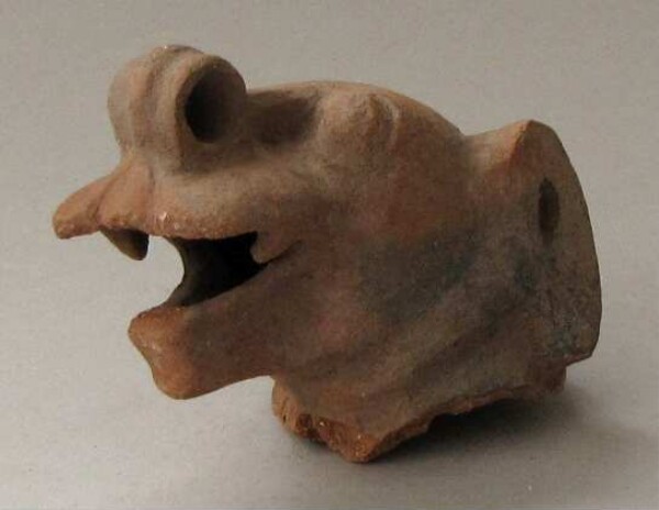 Figurine en argile (fragment de récipient)