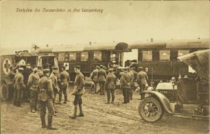 Verladen der Verwundeten in den Lazarettzug