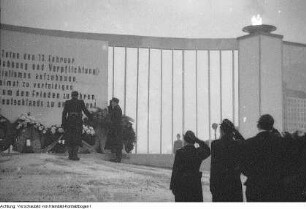 Dresden, 8. Jahrestag der Zerstörung Dresdens, Kranzniederlegung, u.a., 13. Februar 1953