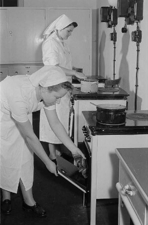 Auszubildende der Fachschule für Gastronomie in der Käthe-Kollwitz-Straße 48-50