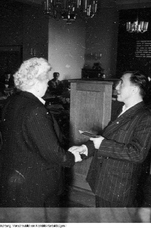 Parteidokumente an Landesleitung, 26. September 1951 & Tagung der Landesleitung der SED, Übergabe der neuen SED-Parteidokumente, 1951