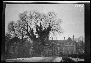 Arrancy (Dep. Aisne, Frankreich): Vorderansicht des Schlosses