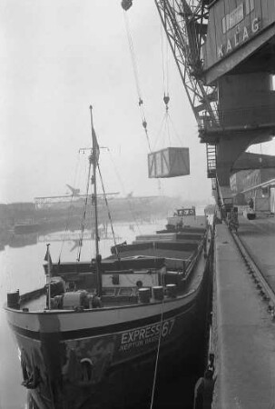 Güterumschlag im Karlsruher Rheinhafen