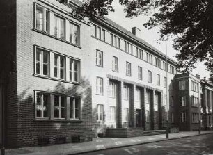 Güstrow, Wall 3. Verwaltungsgebäude (um 1935; A. Kegebein). Hauptfassade
