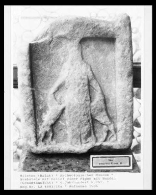 Weihrelief mit Darstellung der Potnia Theron