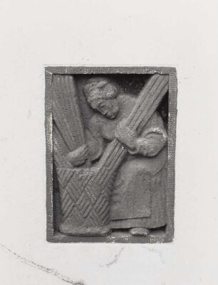 Relief "Korbflechterin"