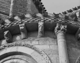 Romanische Kapitelle am Außenbau — Kapitell 3 : Adler und Löwe