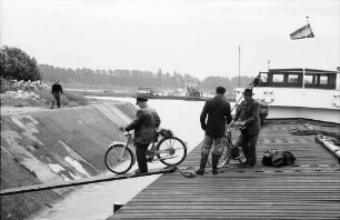 Straßburg: Lotsen mit Moped gehen von Bord