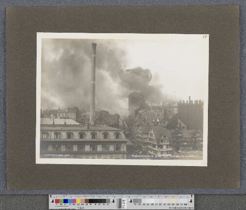 Der Brand der großen Michaeliskirche : Nach dem Turmeinsturz