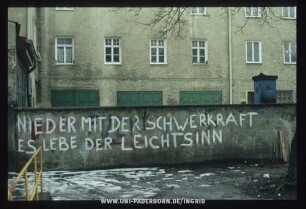 NIEDER MIT DER SCHWERKRAFT ES LEBE DER LEICHTSINN