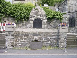 Ehrenmal; Schmitten, Im Ort (bei Dorfweiler Straße 2)