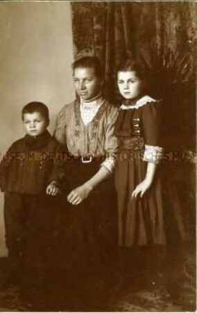 Mutter mit Kindern