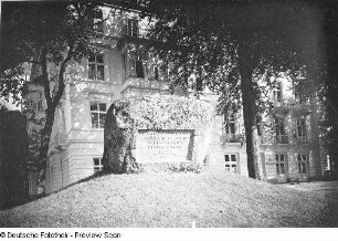 Gedenkstein für die Gründung des 1. deutschen Seebades 1793 durch Friedrich Franz I.