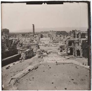 Ruinenstadt, Baalbek: Ansicht, Gebirge im Hintergrund