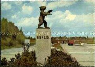 Autobahn-Einfahrt nach Berlin mit Bärenstatue