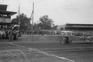 Volksfest in Karlshorst : Motorradrennen