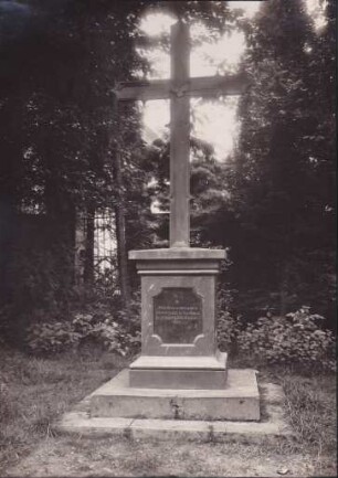 katholische Kirche. Gußeisernes Kreuz, Gienanthscher Guß. 1862