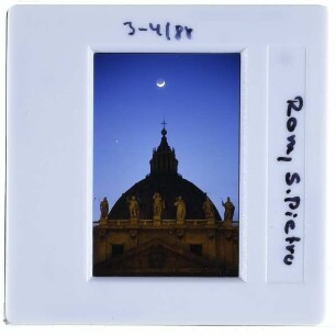 Rom, Peterskirche : Kuppel mit Mond