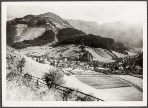 Österreich, Steiermark. Blick auf Eisenerz mit Erzberg