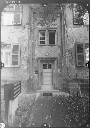 Dresden-Gruna, Lange Zeile 11. Wohnsiedlung Bauverein "Gartenheim" (um 1926/1927; P. Beck, M. Oertel). Wohnhaus. Straßenfront (Teilansicht)