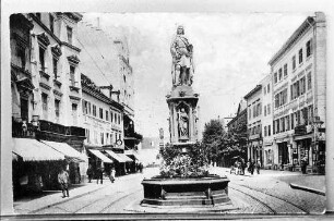Freiburg i. Br.: Kaiserstraße mit Bertoldsbrunnen
