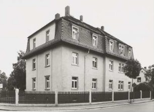 Radebeul, Trachauer Straße 1. Wohnhaus (1920/1925)