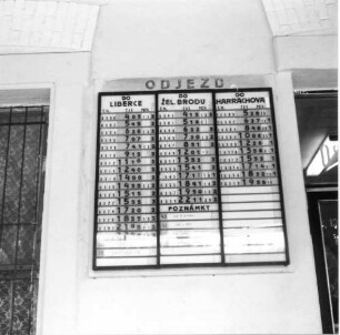 Fahrplan. Tschechien, Bahnhofshalle an der Bahnstrecke Liberec–Kořenov