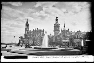 Dresden, König-Johann-Denkmal mit Katholischer Hofkirche und Residenzschloss